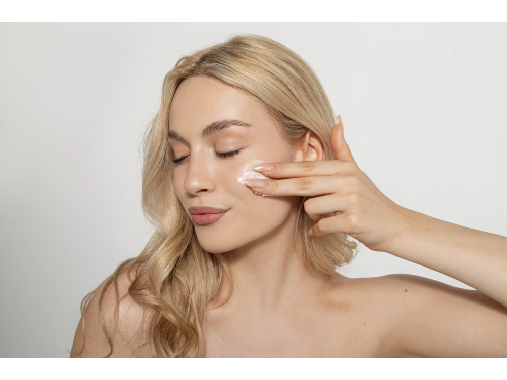 Флюїд для обличчя сонцезахисний SPF50+ Revuele Hyalurinic Daily Sun, 40 мл